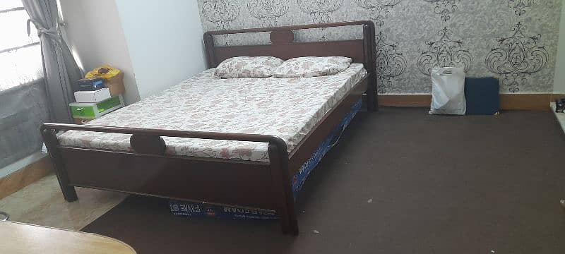 Bed for sale(King size) WITH MATTRESS 7