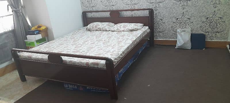 Bed for sale(King size) WITH MATTRESS 8