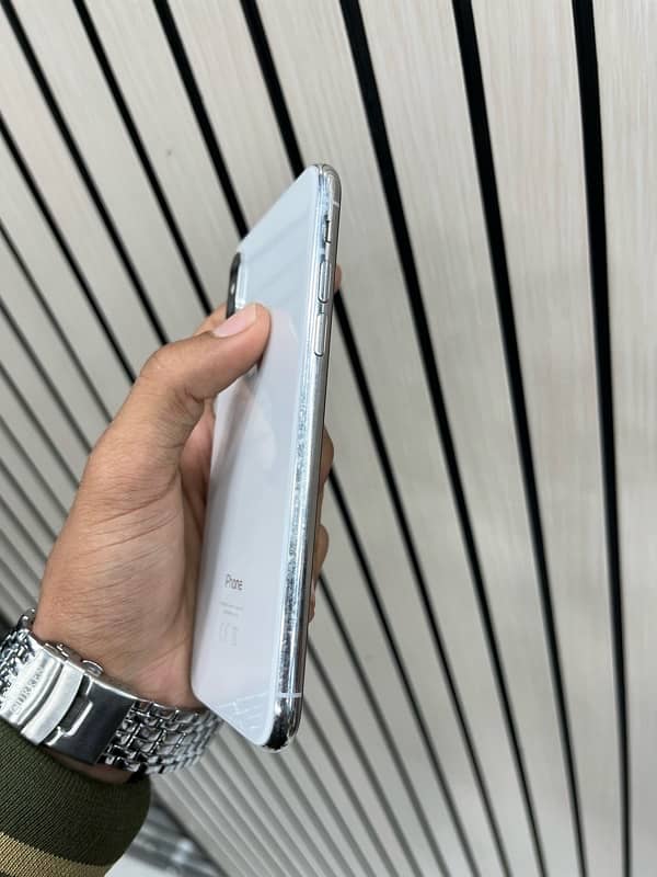 Iphone x PTA Approved white colour 10/9 water pack 2