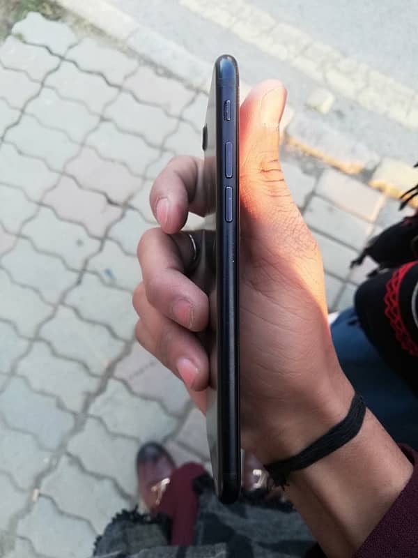 Iphone 7  32Gb Non pta watar pack hai all okay 7