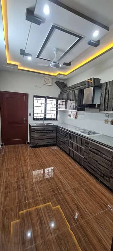 8 mrle house available for sale faisal town 7