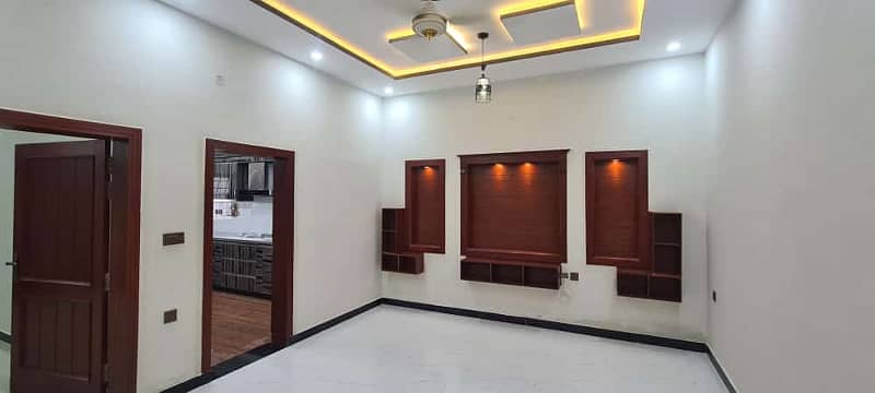 8 mrle house available for sale faisal town 8