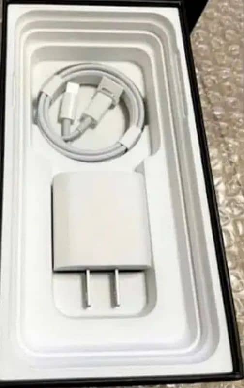 Original apple iphone 11 pro max chargr data cable geniune box ka hai 0