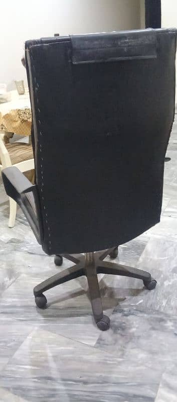 Executive office chair at a very reasonable price 2