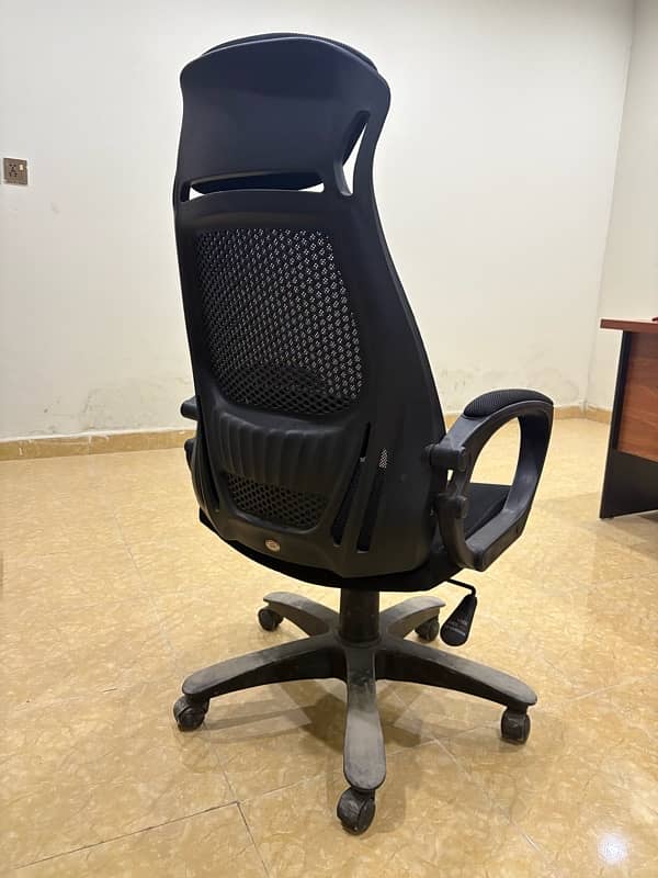 Office Chair Boss With lumber Support 1