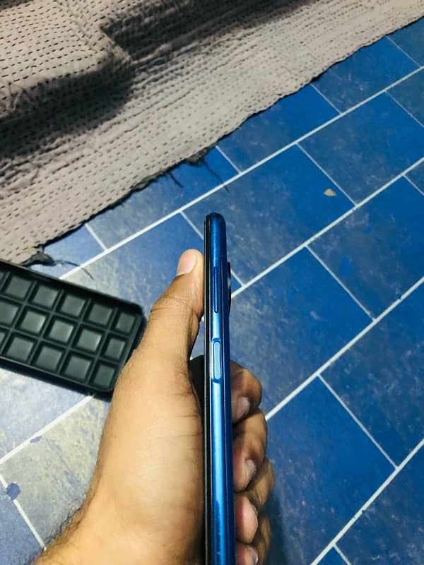 Assalamualaikum  iam selling  my phone 8