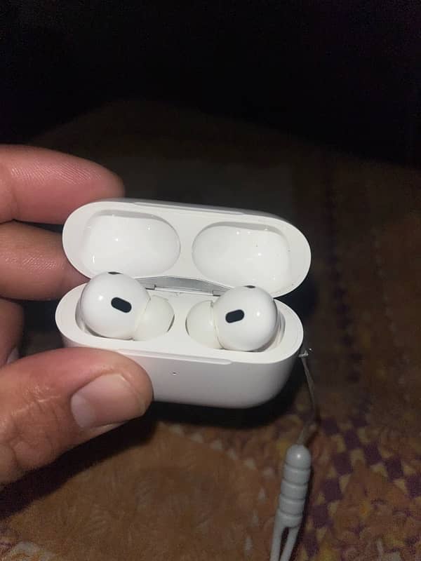 AirPods (2nd generation) for sell all ok no issue good battery 1