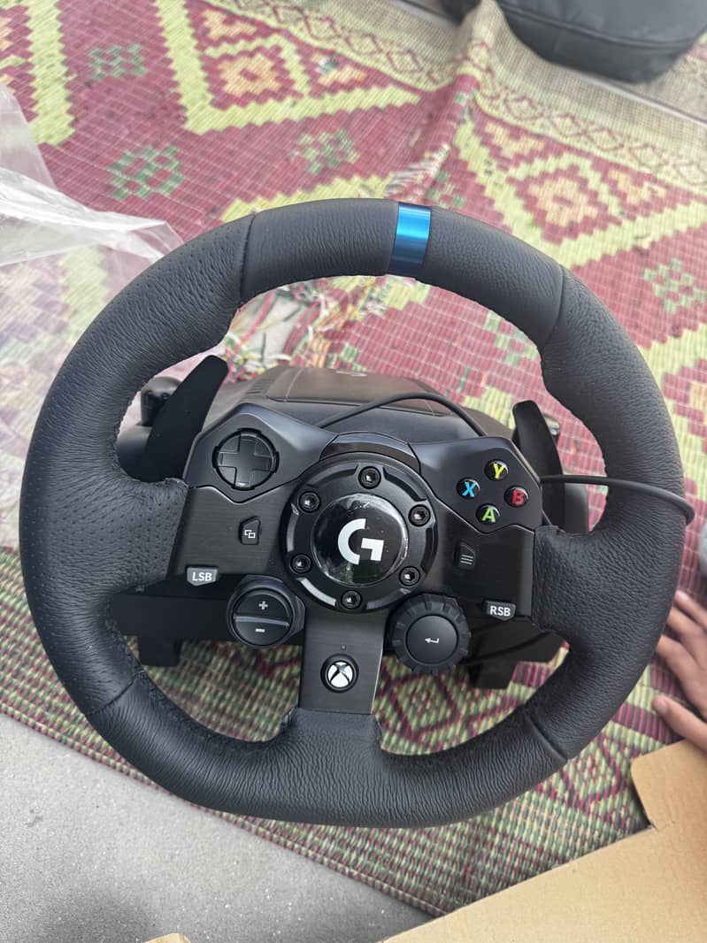 Logitech G923 racing wheel with shifter 2