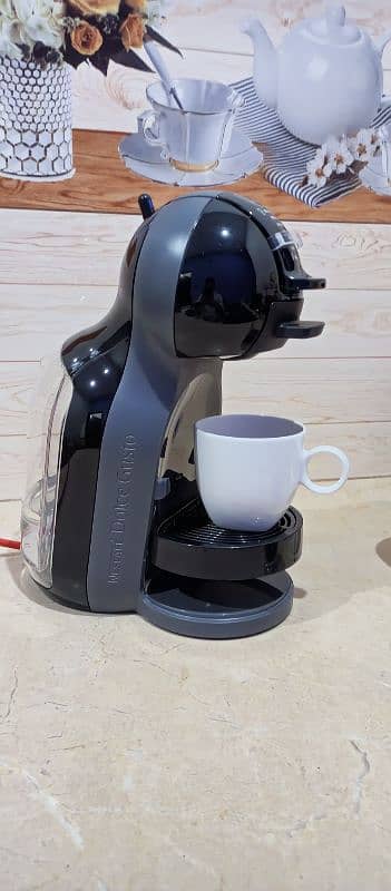 Nescafe dolce gusto mini me coffee machine 1