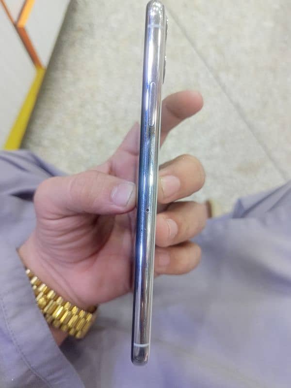 Iphone 11 pro max Pta Approved 3