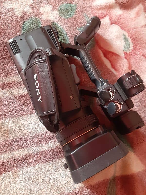 sony prfessional camcorder NX5R 1