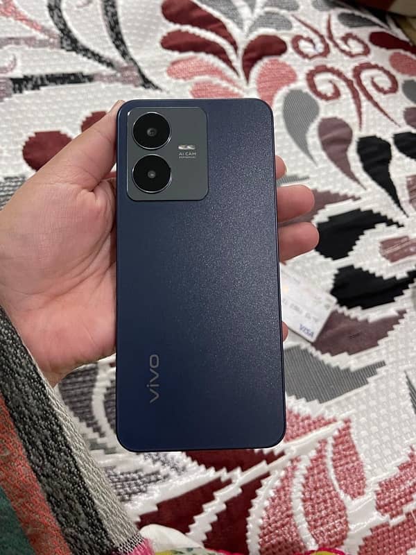 vivo y22 with box 2