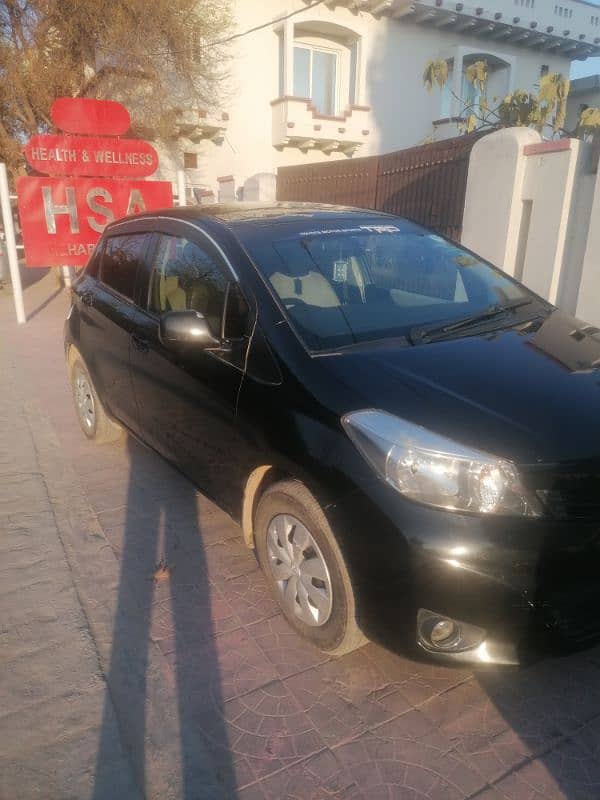 Toyota Vitz 2013 / 2017 (Urgent Selling) 1