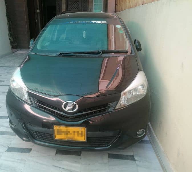 Toyota Vitz 2013 / 2017 (Urgent Selling) 2