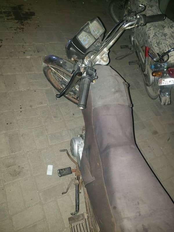 Honda 125 2015 nut to nut geniune 8