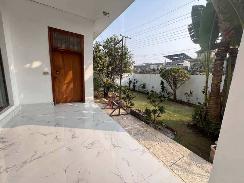 1 Kanal double Story house at commercial location for rent 9