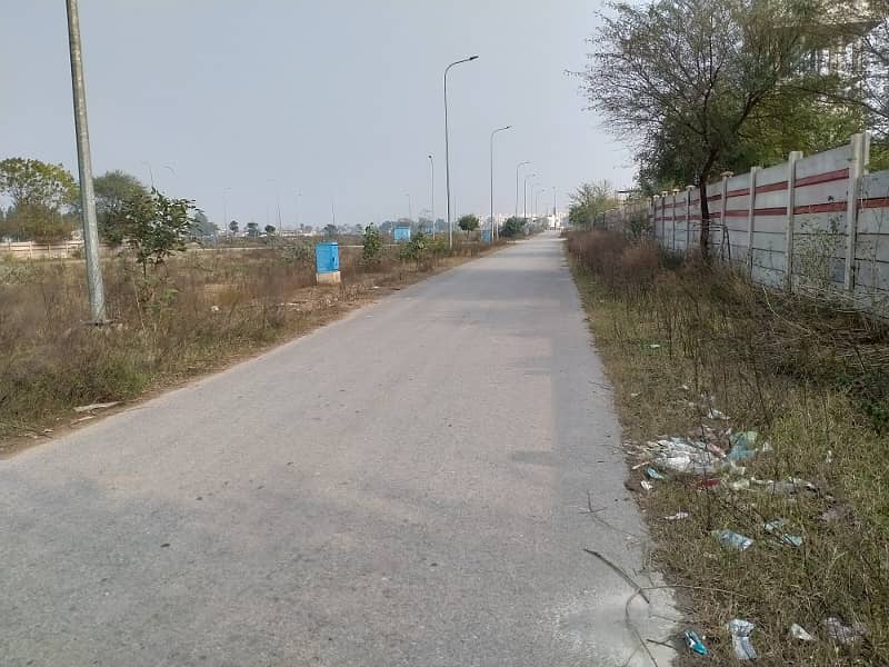 10 Marla Excellent Location Residential Plot No 550 For Sale In DHA Phase 5 M Block Lahore 2