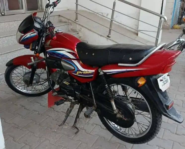 Good Condition Honda Pridor 2015 Model 2