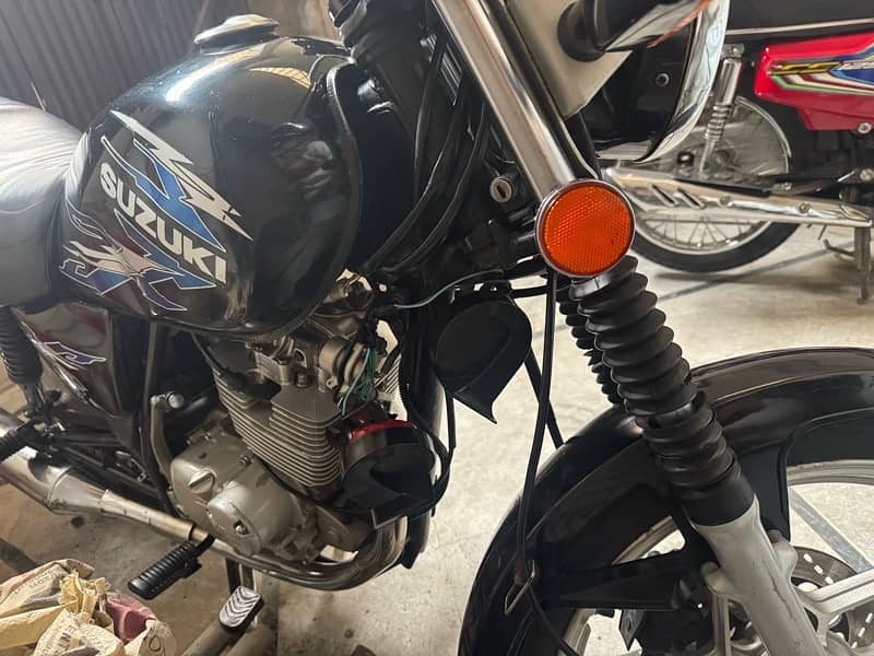 Suzuki 150 Special Edition in good condition 3