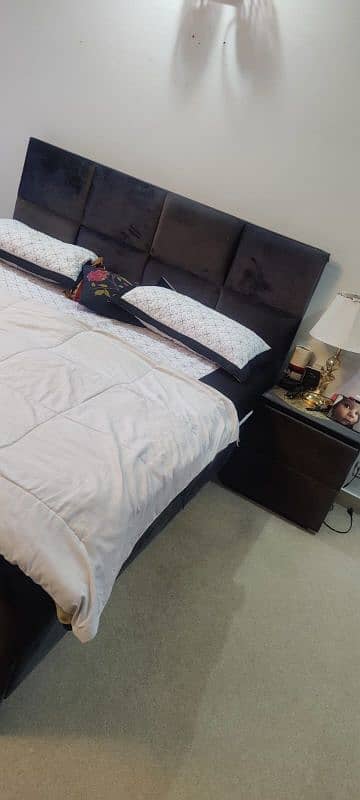 King Size bed with side tables