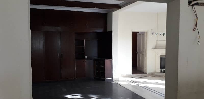 Gulberg 3 - Block H Lower Portion Sized 1 Kanal For rent 9