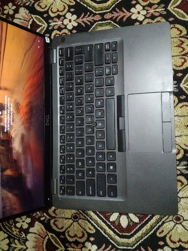 Dell laptop cori i5 8gen 16ddr 512 Ssg 6