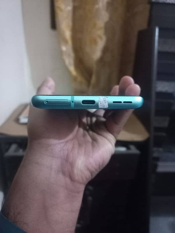 I am selling my one plus 8 pro mobile phone. 1