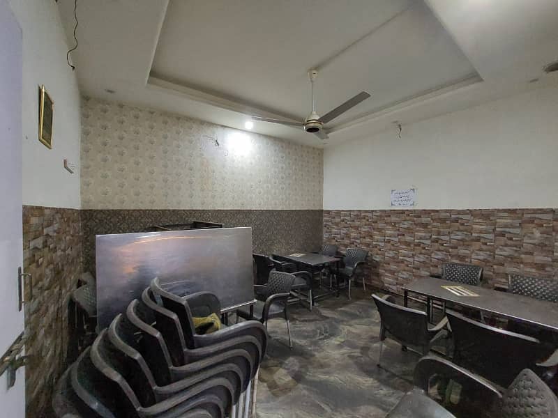 chalta hova hotel cafe available for Rent in Rahman shaheed road near jattanwala chowk 4