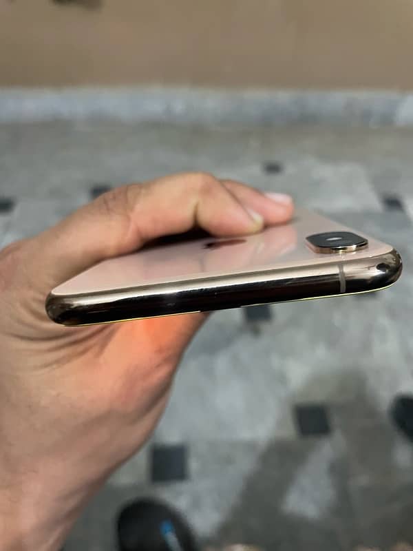 iPhone xs max pta approved 4