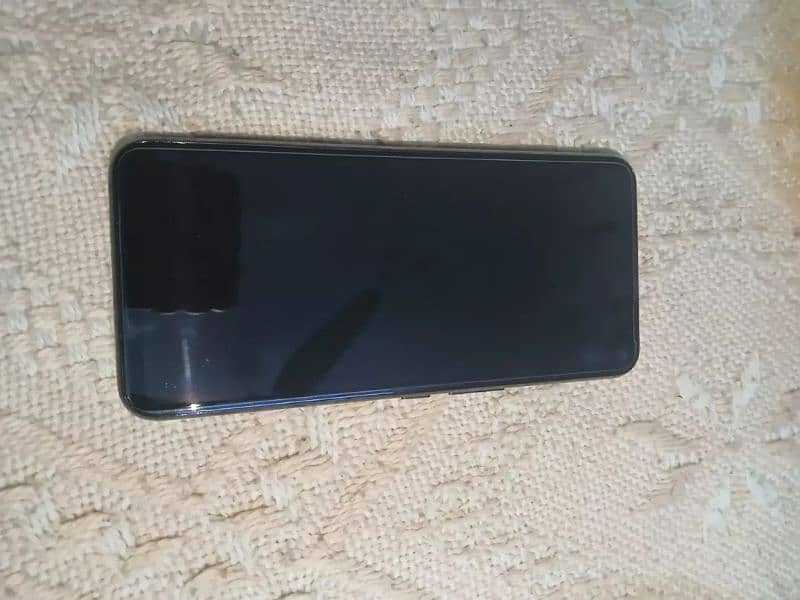 "Rakuten ZR01 - 5G Smartphone in Excellent Condition" 1