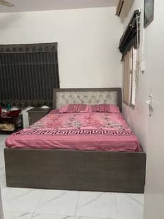 Bed Set Queen Size with Dressing Table and Wardrobe