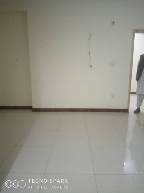 2bed falt with gas for rent Ghauri town phase 5 0