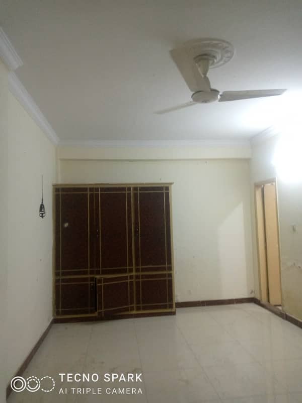 2bed falt with gas for rent Ghauri town phase 5 3