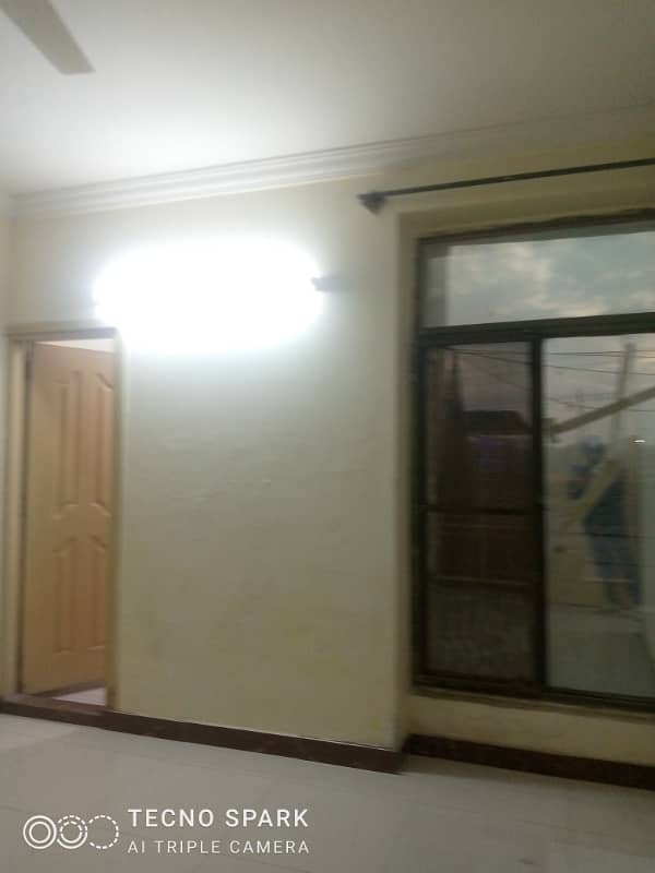 2bed falt with gas for rent Ghauri town phase 5 5