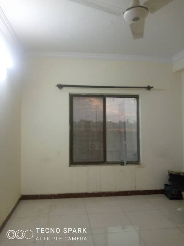 2bed falt with gas for rent Ghauri town phase 5 9