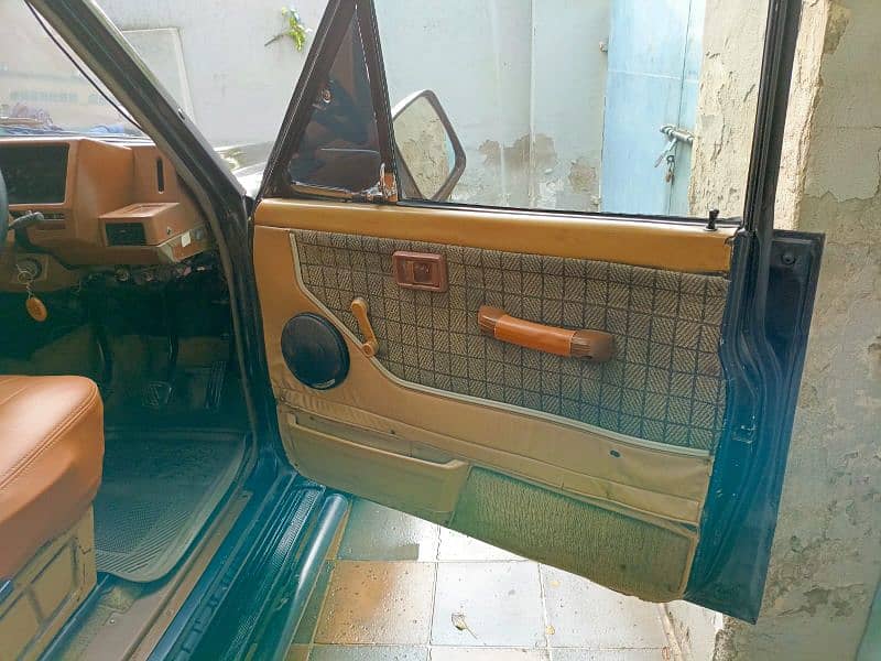 Nissan Safari 1985 12