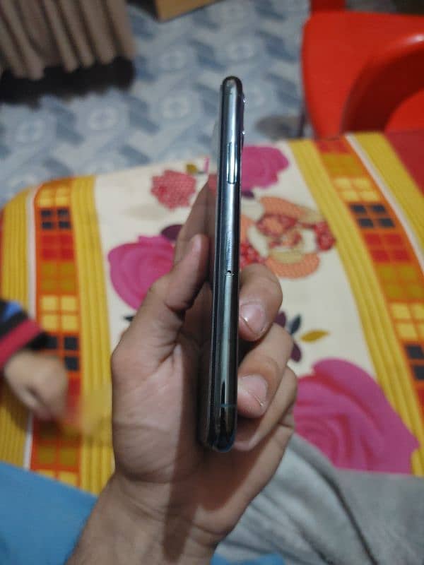 iPhone 11 Pro 87% Bettery Health jV  10/10 Condition  come dm 5