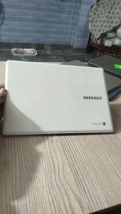 Samsung chromebook white color