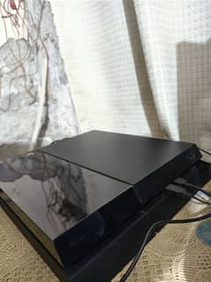 PS4 1TB non jailbreak with 4 discs & 2 controllers