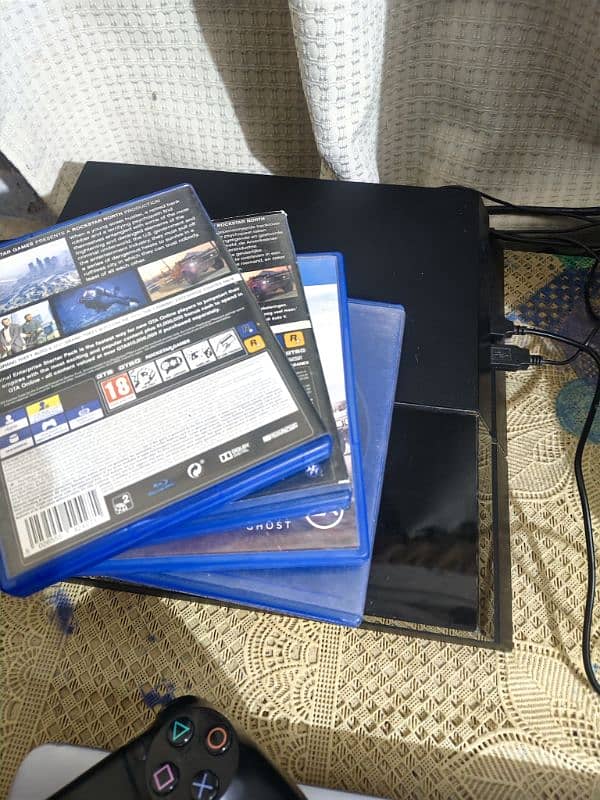 PS4 1TB non jailbreak with 4 discs & 2 controllers 7