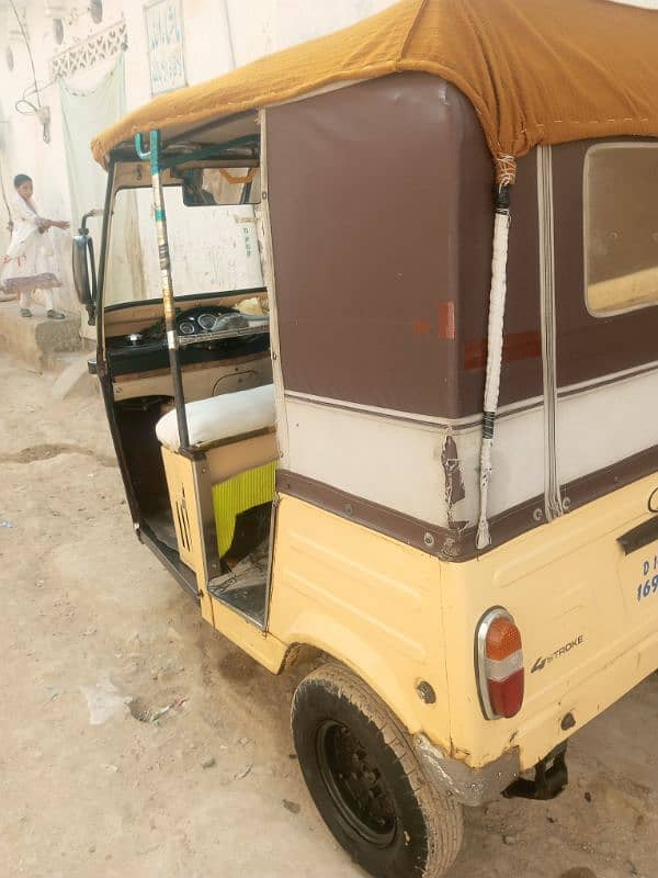 urgent selling sazgar 2016 model full genion rickshaw 9