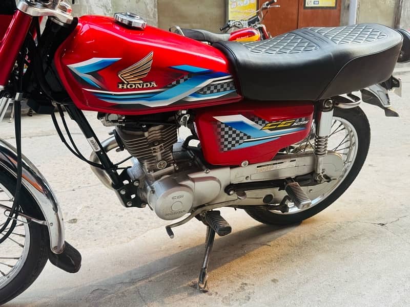 Honda CG125 for sale in lush condition genuine silencer 1