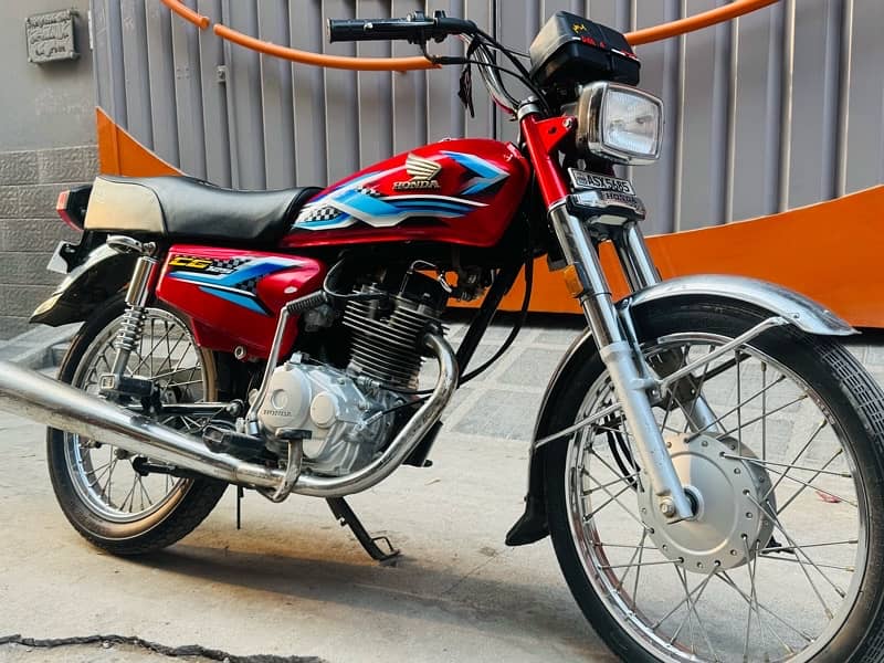 Honda CG125 for sale in lush condition genuine silencer 3