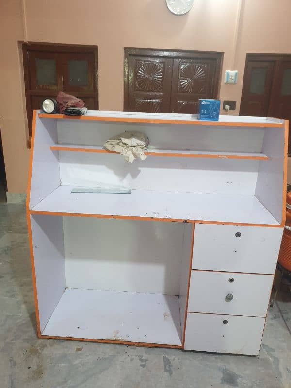 Mobile repairing table urgent sell 1