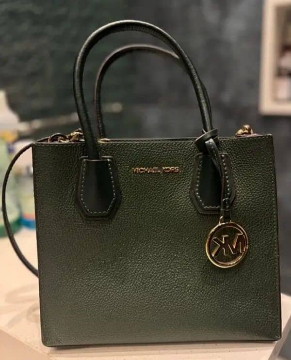 Michael kors Mercer bag, just 1 time used. but almost new. 1 pc only. 1