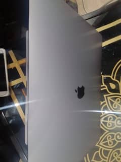 Macbook Pro 2018 | i7 | 15inches | 16GB/512GB