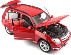 Maisto Mercedes GLK 350.1: 18 scale. Die-cast model Red jeap