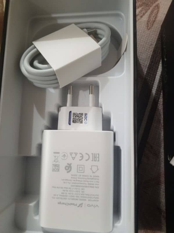 Vivo V40 mobile for sale 1