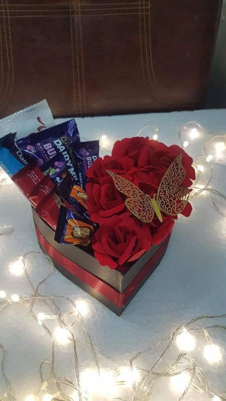 Valentines day Gift Basket Bouquet flowers chocolates 03008010073 5