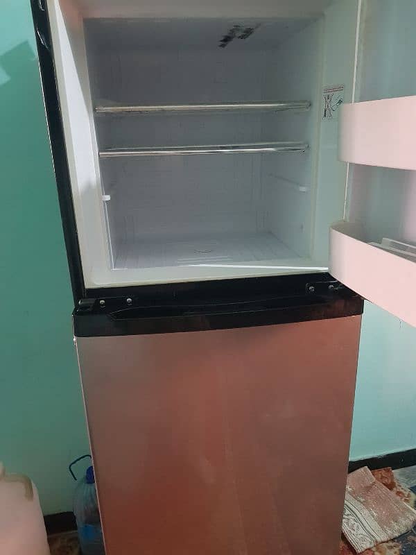 FRIDGE MEDIUM SIZE FOR SALE 0